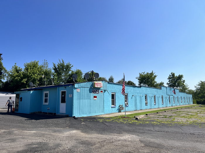 Hillcrest Motel and Restaurant - July 10 2022 Photo (newer photo)